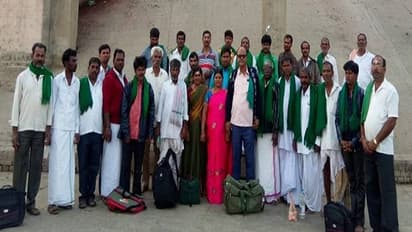 ಟ್ರೈನು ಇಲ್ಲ, ಹಣವೂ ಇಲ್ಲ: ಕಾಶಿಯಲ್ಲಿ ಬಳ್ಳಾರಿ ರೈತರ ಗೋಳು ಕೇಳೋರಿಲ್ಲ