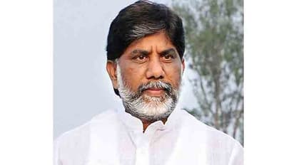 కేసీఆర్ కు భజన చేసేందుకే ఉన్నారా?: ఉద్యోగ సంఘాల నేతలపై భట్టి ఫైర్