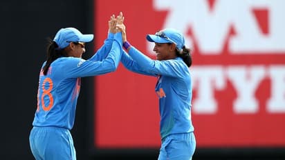 മിതാലി-പവാര് തര്ക്കത്തില് പക്ഷം പിടിച്ച് ഹര്മന്പ്രീതും സ്മൃതി മന്ദാനയും