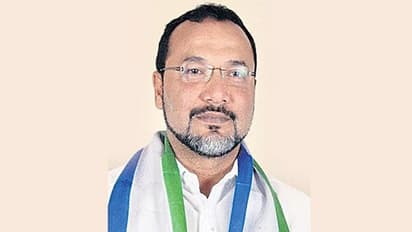 పవన్ ని పిచ్చి ఆస్పత్రిలో చేర్పించాలి.. వైసీపీ నేత