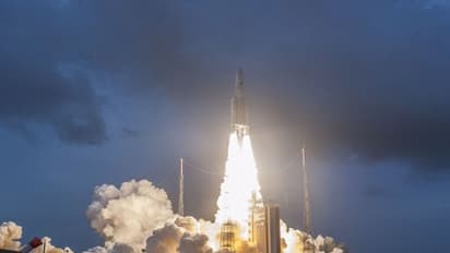 விண்ணில் பாய்ந்தது ஜிசாட் -11 !! இந்தியாவில் இனி இன்டர்நெட் வேகம் செம மாஸ்தான் போங்க !!