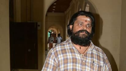  உதயநிதிக்கு அமைச்சர் பதவியை கொடுக்க என்ன தயக்கம்? ஜெ. உதவியாளரின் அரசியல் கணக்கு..!