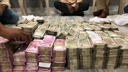 వరంగల్ లో పోలీసుల సోదాలు, భారీగా నగదు పట్టివేత