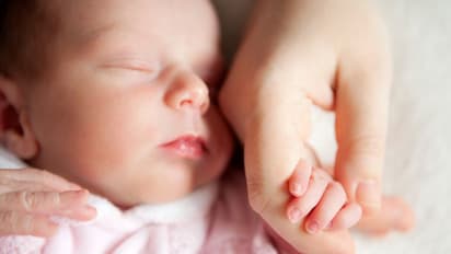 ১০ সন্তানের জন্ম দিলেই সম্মান আর ১৩ লক্ষ টাকা, দেশের জনসংখ্যা বাড়াতে বড় ঘোষণা