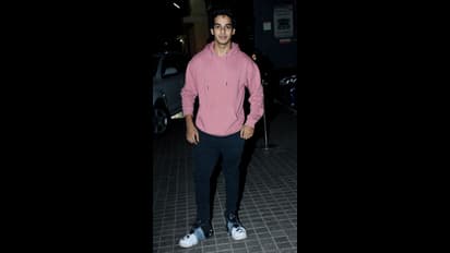 హృతిక్ పాటకు స్టెప్పులేసిన ఇషాన్ కట్టర్...!