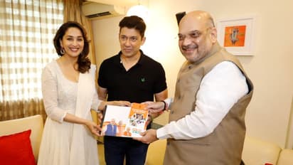 पुणे से लोकसभा चुनाव लड़ सकती हैं माधुरी दीक्षित, टिकट देने की तैयारी में भाजपा