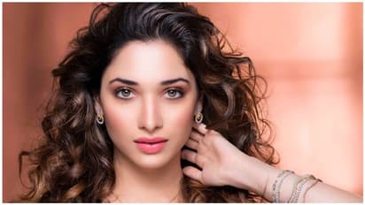 తమన్నా ఇంత కష్టం ఎలా తట్టుకుంటోందో