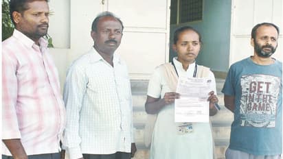 ಆನೇಕಲ್ : ತಂದೆ ಮೃತಪಟ್ಟರೂ ಪರೀಕ್ಷೆ ಬರೆದ ಪುತ್ರಿ!