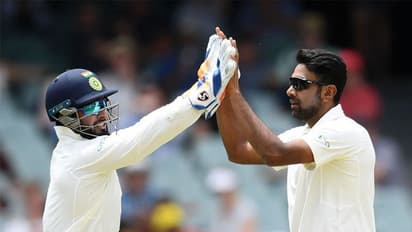 വിക്കറ്റിന് പിന്നില് നിന്ന് ഖവാജയെ ട്രോളി പന്ത്; എല്ലാവരും പൂജാരയാവില്ല