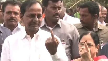 కేసీఆర్ ఎలక్షన్ కోడ్ ఉల్లంఘించారంటూ ఈసీకి ఫిర్యాదు