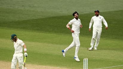 അഡ്ലെയ്ഡിലെ വിക്കറ്റ് വീഴ്ചയിലും തല ഉയര്ത്തി ഹെഡ്; കരുത്ത് കാണിച്ച് ഇന്ത്യന് ബൗളര്മാര്
