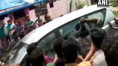 తమిళ నాడు మంత్రిపై వేటకత్తితో దాడికి యత్నం (వీడియో)