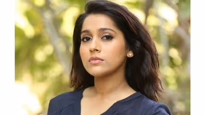 అంత డబ్బిస్తే రాత్రికి గడుపుతావా..? రష్మిని అడిగిన నెటిజన్!