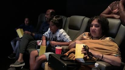 థియేటర్కు వెళ్లి మరీ చూసిన రజనీకాంత్! ఫ్యాన్స్ ని ఆపటం కష్టమైంది