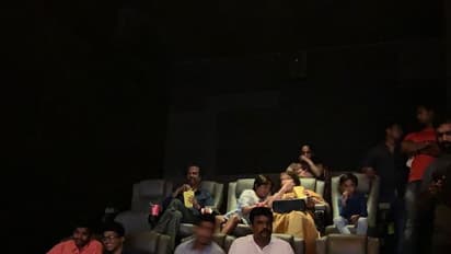 மனைவி மற்றும் பேரன்களுடன் 2.0 படம் பார்த்த ரஜினி!!