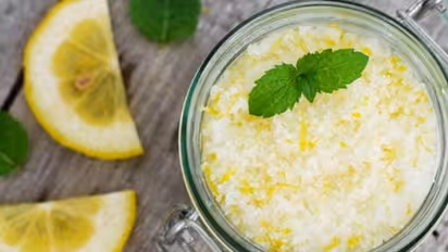 മുഖം മിനുക്കാന് ചെറുനാരങ്ങ കൊണ്ട് സ്ക്രബ്; ഉപയോഗിക്കുമ്പോള് കരുതേണ്ടത്...