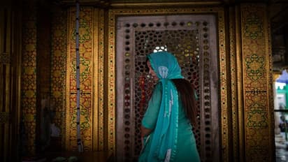 अदालत ने निजामुद्दीन दरगाह में महिलाओं के प्रवेश संबंधी याचिका पर मांगा जवाब