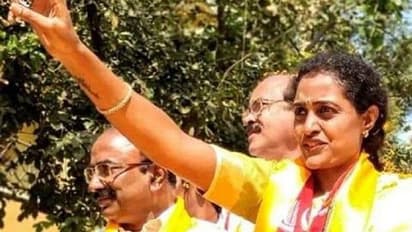 వెనుకంజలో నందమూరి సుహాసిని