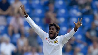 ശ്രീലങ്കക്ക് തിരിച്ചടി; അഖില ധനഞ്ജയക്ക് ബൗളിംഗില് വിലക്ക്