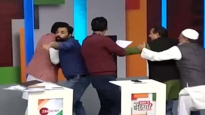 Video: ಲೈವ್ ಟಿವಿ ಶೋನಲ್ಲಿ ಹೊಡೆದಾಡಿಕೊಂಡ ಬಿಜೆಪಿ, ಎಸ್‌ಪಿ ನಾಯಕರು!