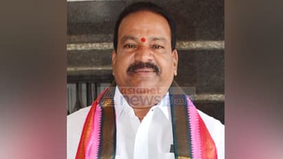 టీఆర్ఎస్ లో అసంతృప్తి: కేసీఆర్ పై ఎమ్మెల్యే అలక, కంటతడి