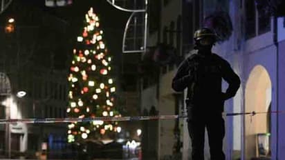 క్రిస్మస్ షాపింగ్కు వచ్చిన వారిపై ఉన్మాది కాల్పులు