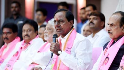 టీఆర్ఎస్ఎల్పీ భేటీలో కేసీఆర్ హావభావాలు