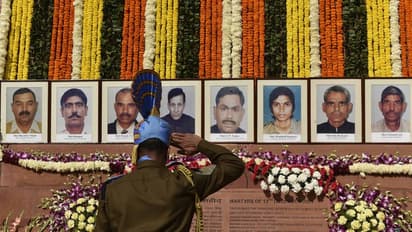 संसद भवन हमले की 17 वीं बरसी, प्रधानमंत्री ने शहीदों की वीरता को किया सलाम