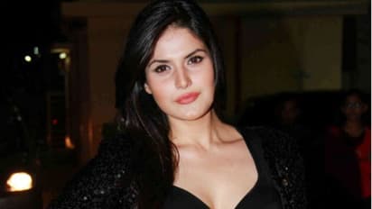 നടി സറീന് ഖാനിന്റെ കാറിടിച്ച് സ്കൂട്ടര് യാത്രികനായ യുവാവ് മരിച്ചു