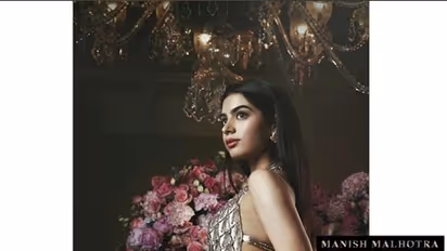 Khushi gets tattoo for Sridevi, sister Janhvi Kapoor rocks the Mr India look in blue saree