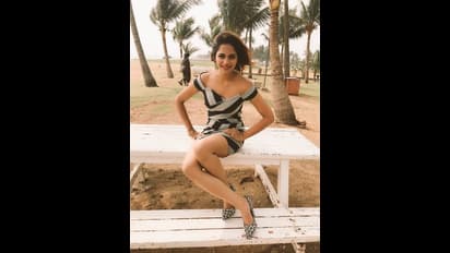 பிரபல நடிகருடன் இணைந்து கிறிஸ்துமஸ் சர்ப்ரைஸ் கொடுத்த ஐஸ்வர்யா தத்தா!