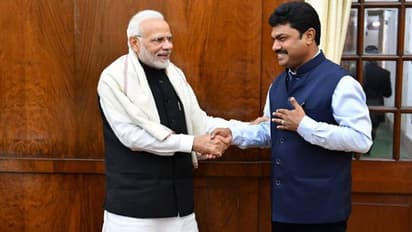 Election results 2019: BJP's BY Raghavendra takes lead over JD(S) candidate Madhu Bangarappa in Shivamogga