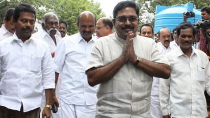 வீட்டுலயும் போச்சு நிம்மதி... டி.டி.விக்கு கிச்சன் கேபினெட் கிடுக்குப்பிடி!