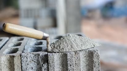 കേരളത്തിൽ സിമന്റ് വിലയിൽ വൻ വർധന; നിർമാണ മേഖലയും വ്യാപാരികളും കടുത്ത ആശങ്കയിൽ