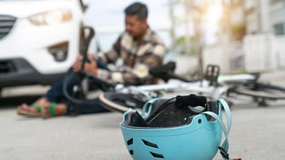 హైదరాబాద్ లో కారు భీభత్సం... విద్యార్థి మృతి