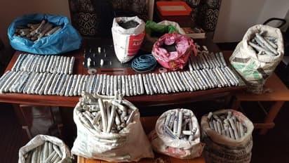 कश्मीर घाटी में बड़ी साजिश नाकाम, आईईडी समेत आतंकी गिरफ्तार