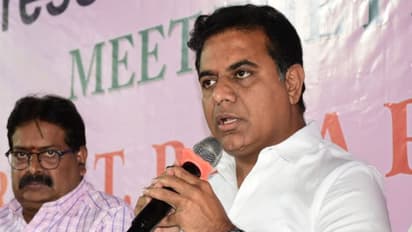 కేటీఆర్ కు కళ్ల కలక: కొన్నాళ్లు విశ్రాంతి, ఆయన కామెంట్ ఇదీ..