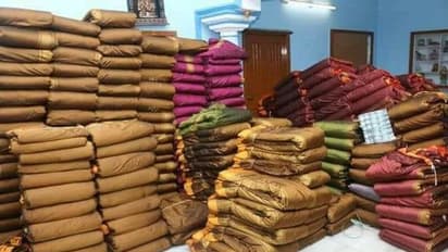 కారణమిదే: బతుకమ్మ చీరెలు, రైతు బంధు చెక్కుల నిలిపివేత