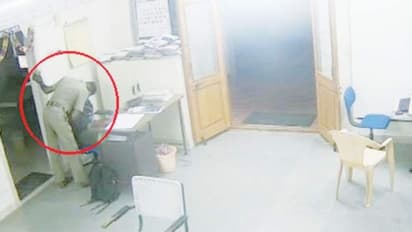 பெண் போலீசுக்கு லீப் டூ லீப் கொடுத்த விவகாரம்... வீடியோ வெளியிட்ட கருப்பு ஆடு யார்…?