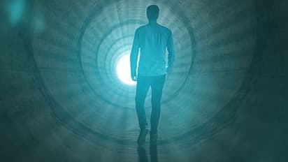 മരിച്ചവര് തിരിച്ചുവരുമോ? മരണത്തിന് തൊട്ടുമുമ്പ് കാണുന്നത് എന്തൊക്കെയാണ്?