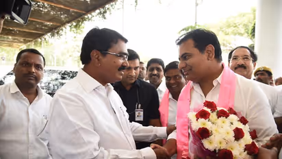 కేసీఆర్ క్యాబినెట్ పై కేటీఆర్ ముద్ర: లోకసభకు హరీష్ రావు?