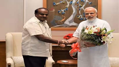 PM Modi calls Kumaraswamy best friend, enquires about Deve Gowda’s health during Solapur stopover