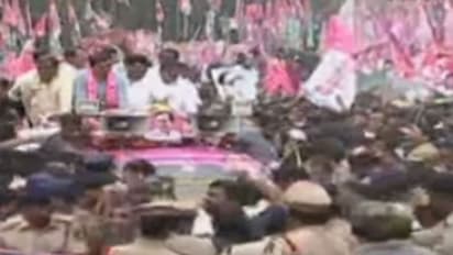 టీఆర్ఎస్ భవన్కు చేరుకున్న కేటీఆర్