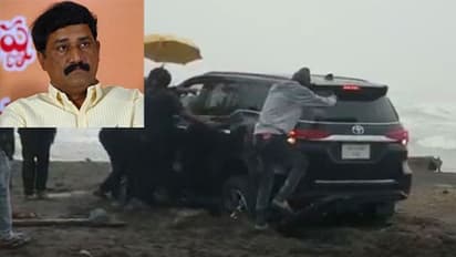 తీరంలో ఇరుక్కుపోయిన మంత్రి గంటా కారు