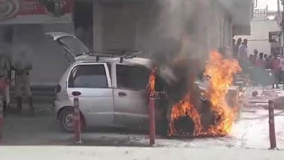 ಪೆಟ್ರೋಲ್ ಪಂಪ್ ಬಳಿಯೇ ಕಾರು ಧಗ ಧಗ!: ತಪ್ಪಿದ ಭಾರೀ ದುರಂತ!