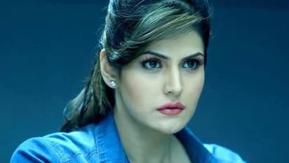 టచ్ చేసాడని చెంప చెళ్లుమనిపించిన నటి!