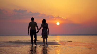 കാമുകന് വേണ്ടി സ്വന്തം വീട് കൊള്ളയടിച്ച് കാമുകി