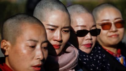 ചൈനയില് തെരുവില് മൊട്ടയടിച്ച് നാല് സ്ത്രീകള്; ഇത് അവകാശലംഘനത്തോടുള്ള പ്രതിഷേധം