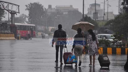 విశాఖకు పెథాయ్ దెబ్బ (ఫొటోలు)