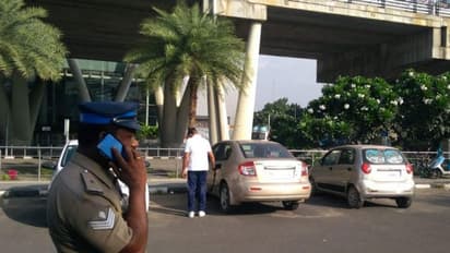 சென்னை விமான நிலையத்தில் பரபரப்பு… காரில் வந்த சத்தத்தால் வெடிகுண்டு பீதி!